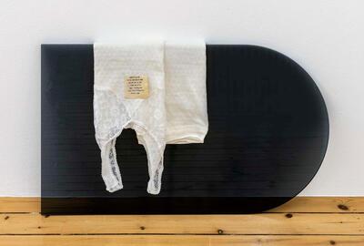 Sung Tieu, Rest In Power, 2022, Courtesy of the artist, Image courtesy of Taipei Fine Arts Museum, Foto door Lu Guo-Way 