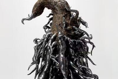 Lee Bul, Monster: Black, 2011 (reconstructie van het werk uit 1998)